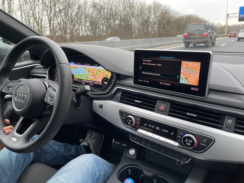 Modern dashboard in een auto